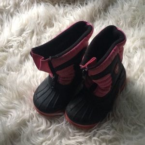 Little girls pink and black snow boots